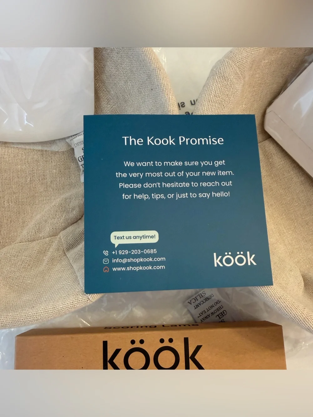 Köok Banneton Bread Proofing Set of 2 Bowls, Scraper & Scoring Lame & Case NWOB